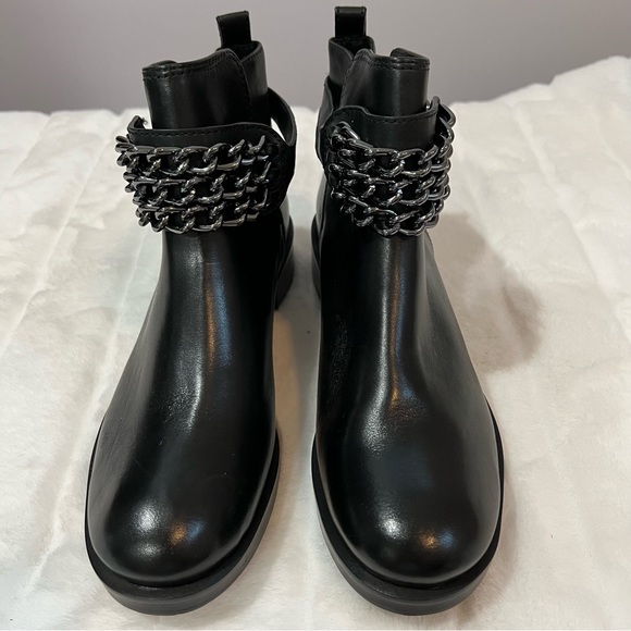 NEW Tory Burch BLOOMFIELD Gunmetal Chain Embellished Black Leather Bootie - Picture 6 of 12